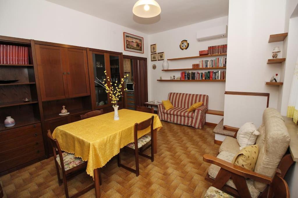 Апартаменты La Casa Di Carlo Сант-Антиоко Экстерьер фото